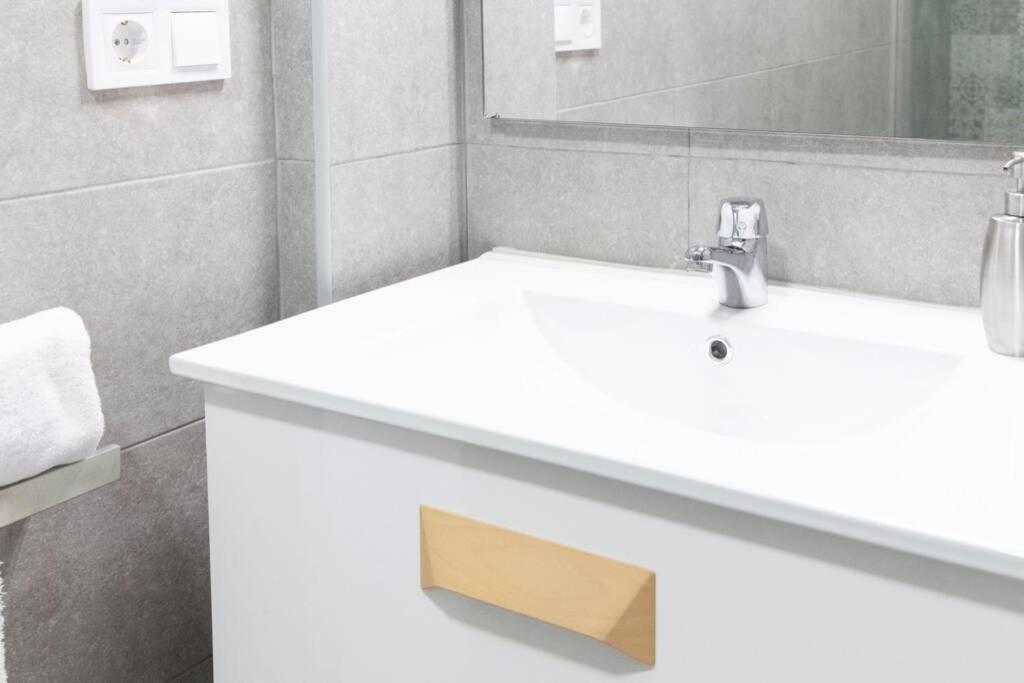 Magnifico Apartamento En Los Remedios Sevilla Kültér fotó